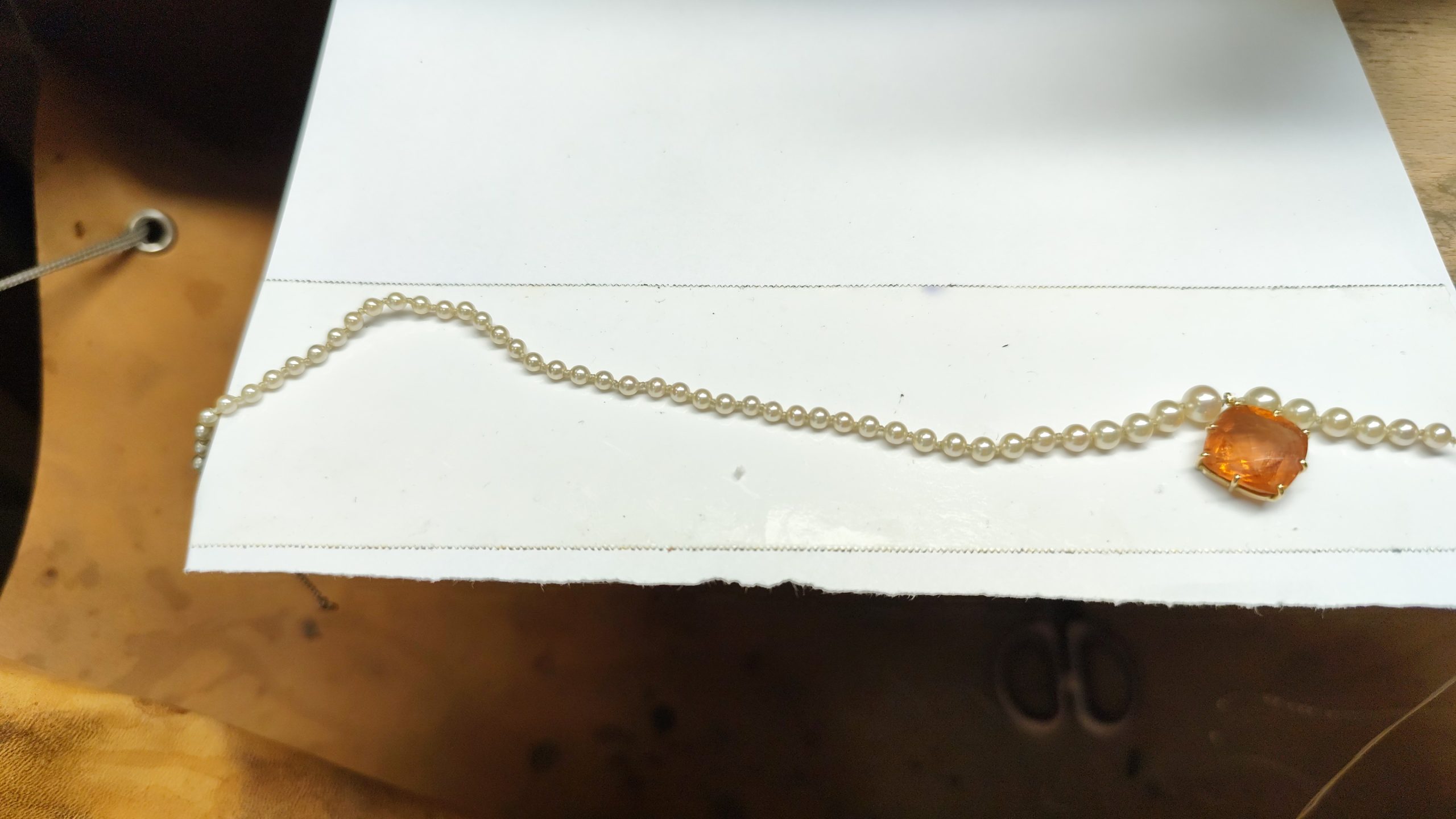 enfilage-collier-perles